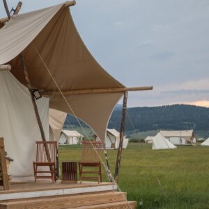 YELLOWSTONE GLAMPING SAFARI TENT